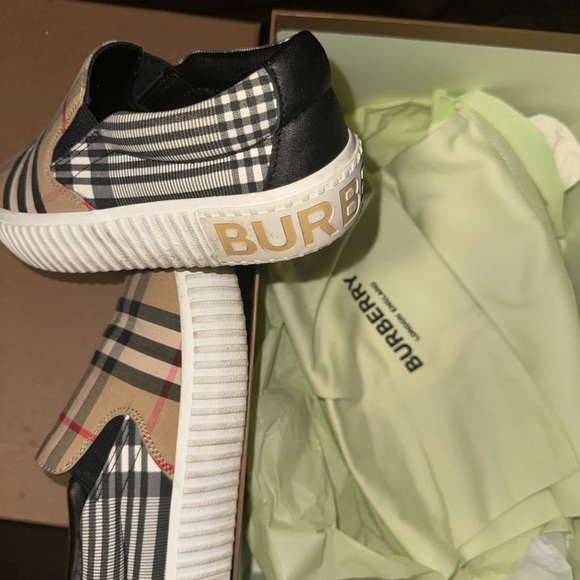 Burberry kids shoe - Picture 4 of 4